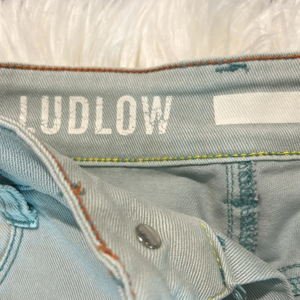 🌸Cute GUC DKNY Light Blue Bermuda Jean Shorts 10.5 inseam Size 6 Style Ludlow - Picture 2 of 11